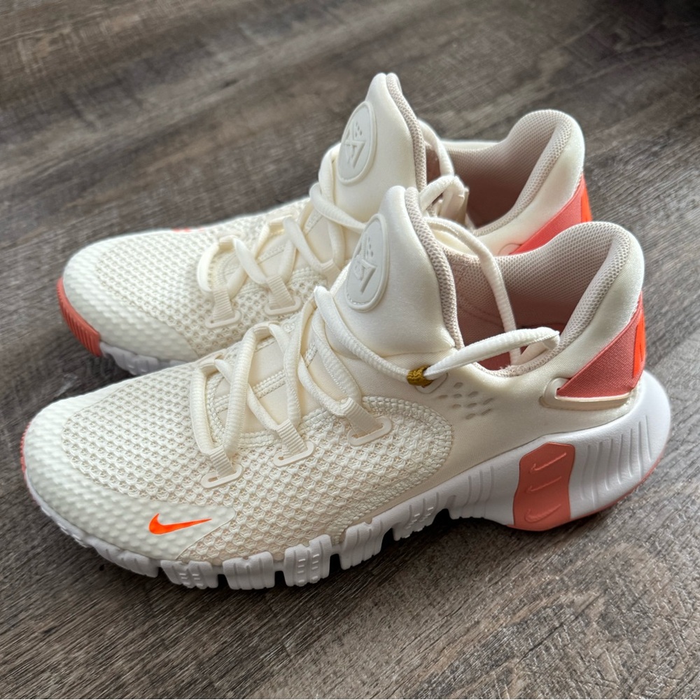 Nike Metcon 4 Cream and Orange Sneakers
